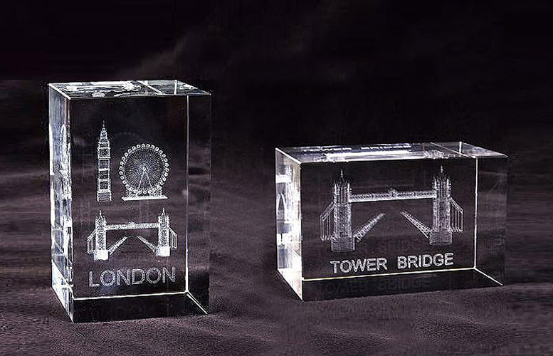 LONDON  SKYLINE CRYSTAL GLASS ENGLAND BRITISH UK SOUVENIR GIFT PACK 