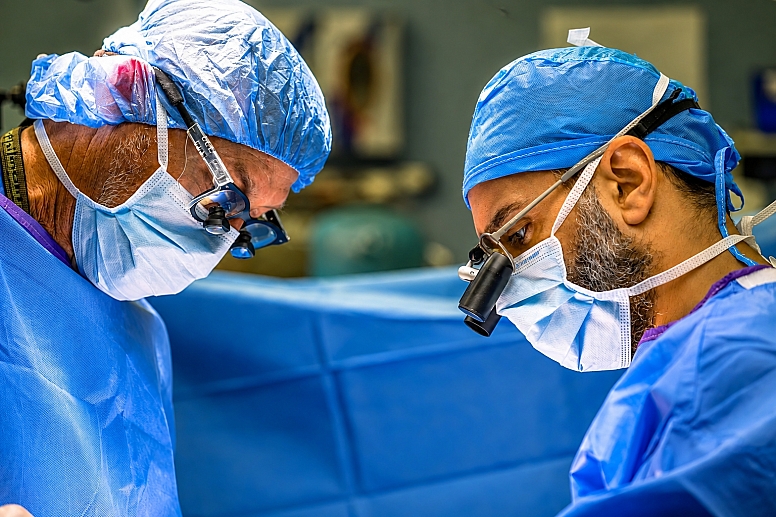 focused surgeons in the operating theatre