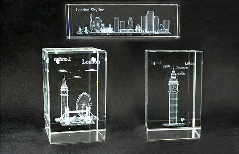 2 X LONDON  SKYLINE CRYSTAL GLASS  SHOWPIECE PAPER WEIGHT SOUVENIR GIFT PACK 