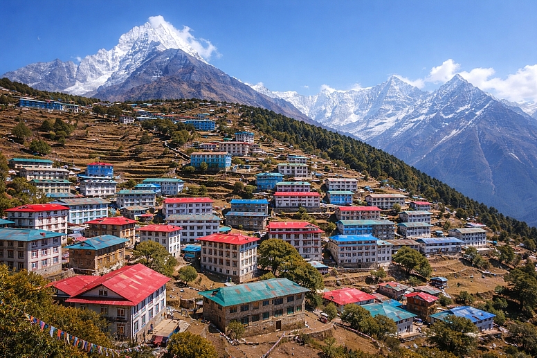 namche bazaar with everest backdrop