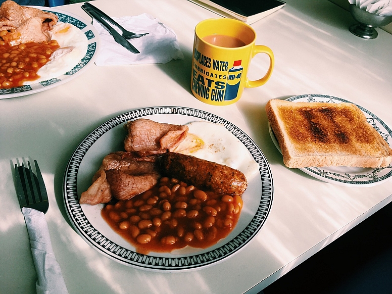 traditional english breakfast